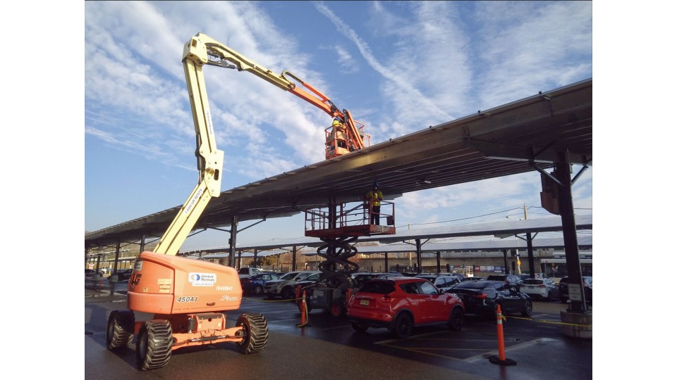 Joiner falls from unsafe Mobile Elevating Work Platform (MEWP)